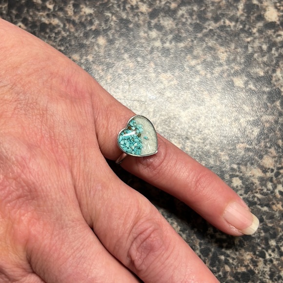 NWT🏝️ SAND/TURQUOISE PEBBLES RESIN ADJUSTABLE HEART BEACH RING One Size Fits All - Picture 2 of 5